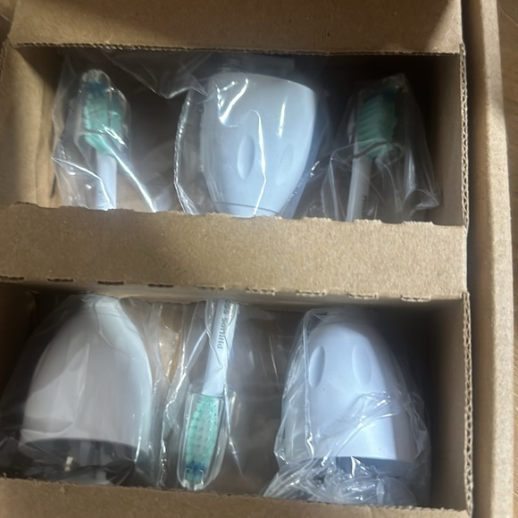 Philips Sonicare Genuine E-Series Replacement Toothbrush Heads, 3 Brush Heads - Picture 11 of 11